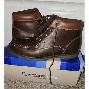 Freeman boys brown boots size 4 new in box
